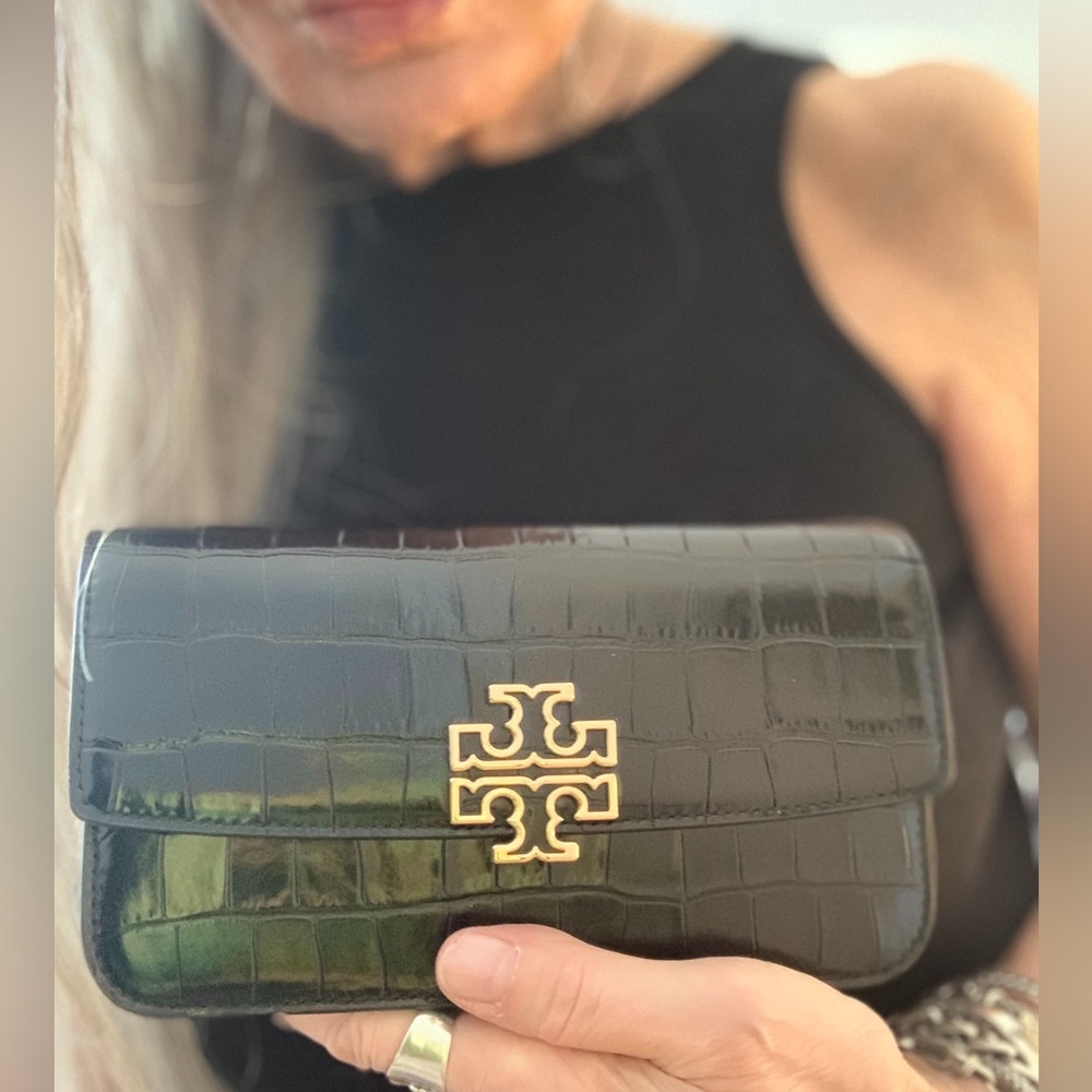 NWT TORY BURCH BRITTEN CROC EMBOSSED CROSSBODY/WALLET ON A CHAIN - Picture 4 of 13